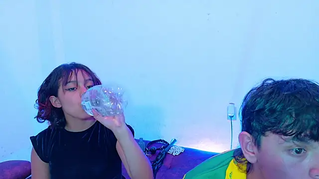 Snapshot of clydexxxbunny chatting on December 15, 4:18 am clydexxxbunny online show from December 15, 4:18 am