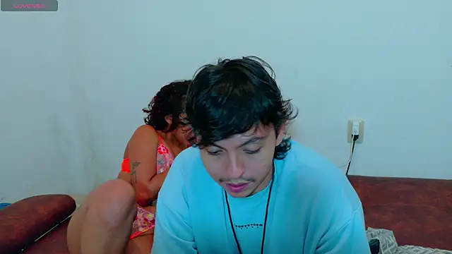 Snapshot of clydexxxbunny chatting on December 20, 4:09 am clydexxxbunny online show from December 20, 4:09 am