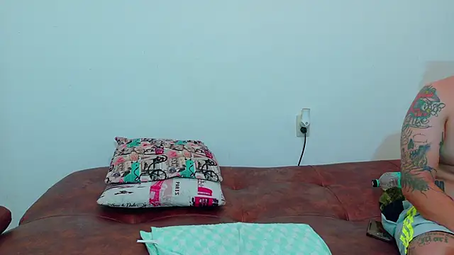 Snapshot of clydexxxbunny chatting on December 22, 7:54 am clydexxxbunny online show from December 22, 7:54 am