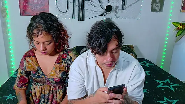 Snapshot of clydexxxbunny chatting on March 9, 10:08 pm clydexxxbunny online show from March 9, 10:08 pm