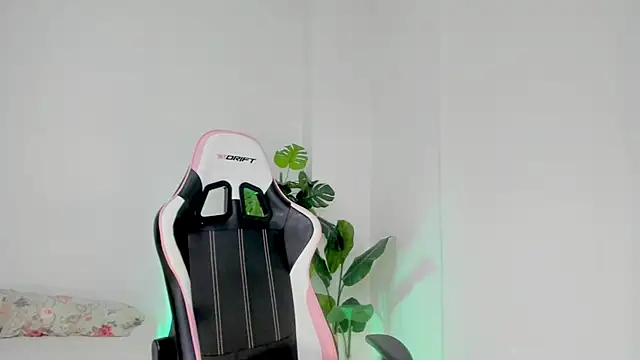 Adriennesexxx online show from February 9, 12:41 pm