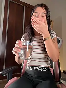 Adriennesexxx online show from March 14, 10:15 pm