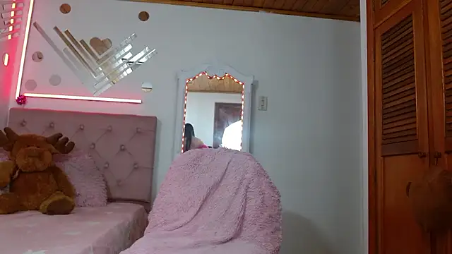 tifanny-squirt online show from March 10, 4:06 am