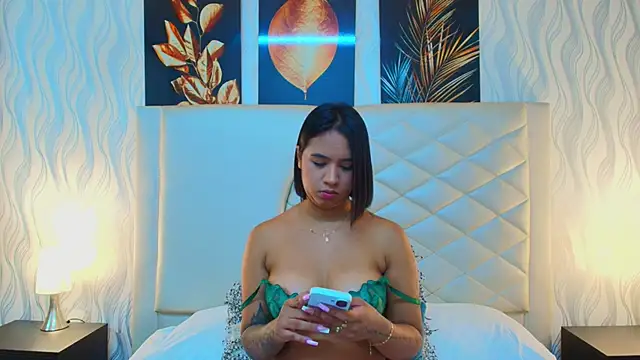 Snapshot of Amberr_Greyy chatting on September 23, 1:25 pm Amberr Greyy online show from September 23, 1:25 pm