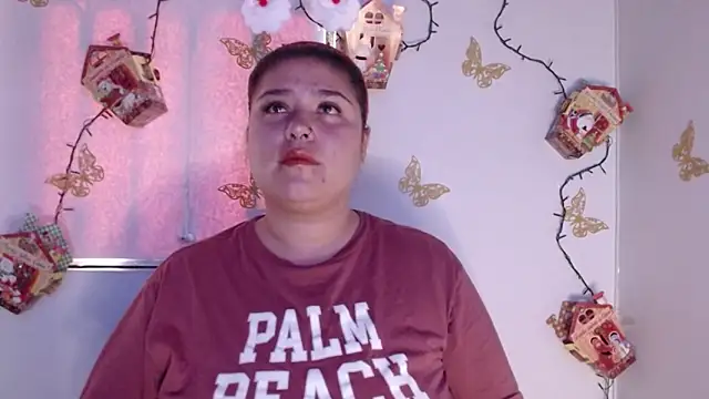 Snapshot of LennaTurnerr chatting on December 3, 7:22 pm LennaTurnerr online show from December 3, 7:22 pm