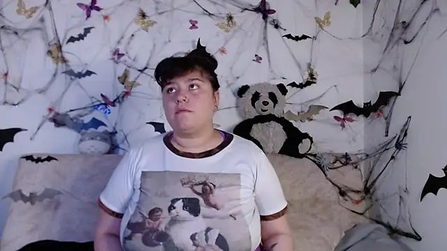 Snapshot of LennaTurnerr chatting on October 8, 7:44 pm LennaTurnerr online show from October 8, 7:44 pm