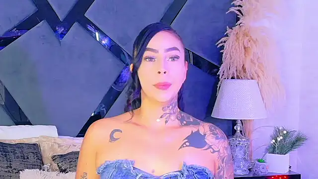 GiahDaniels online show from July 9, 5:39 pm