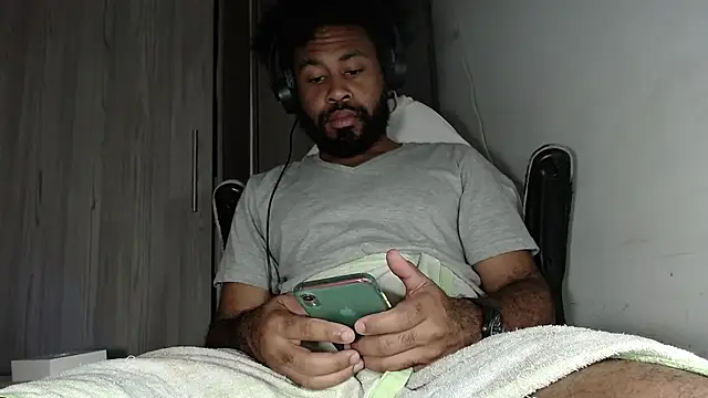 KaelMoreau online show from March 6, 4:41 am