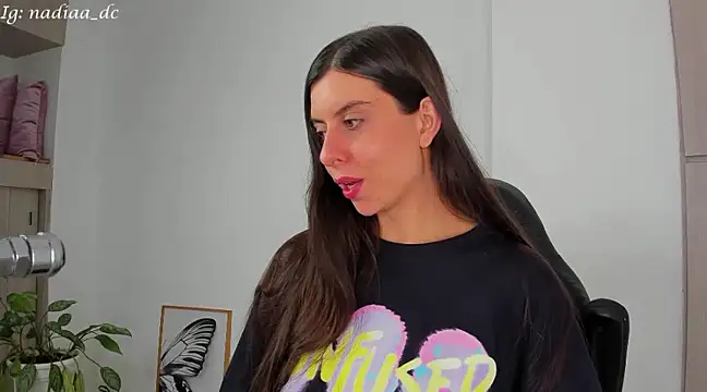 Nadiaa  online show from February 15, 3:31 am