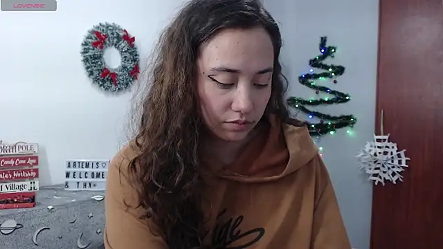 Snapshot of ArtemisNature chatting on December 16, 8:05 pm ArtemisNature online show from December 16, 8:05 pm