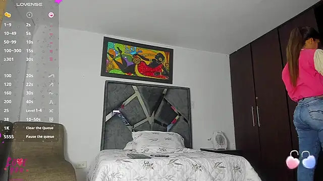 Snapshot of Vahiolet_smith chatting on October 15, 3:17 am Vahiolet smith online show from October 15, 3:17 am