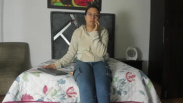 Snapshot of Vahiolet_smith chatting on October 30, 2:57 am Vahiolet smith online show from October 30, 2:57 am