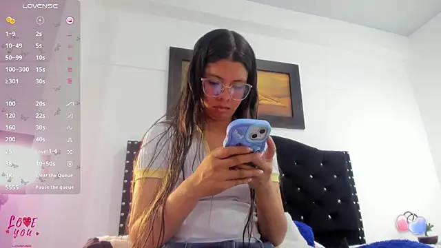 Snapshot of Vahiolet_smith chatting on November 20, 3:07 am Vahiolet smith online show from November 20, 3:07 am