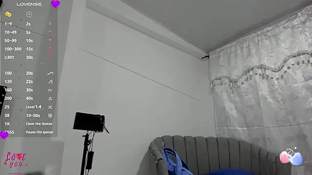 Snapshot of Vahiolet_smith chatting on December 2, 3:56 am Vahiolet smith online show from December 2, 3:56 am