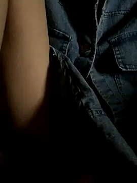 Snapshot of Asianmombigasss chatting on October 11, 5:17 am Asianmombigasss online show from October 11, 5:17 am