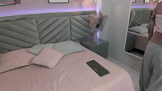 Ary thompson   online show from January 28, 8:26 pm