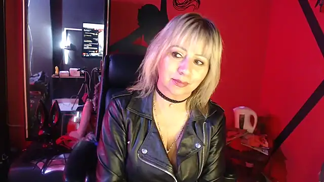 Snapshot of KLOE_PIELL chatting on November 10, 9:03 pm KLOE PIELL online show from November 10, 9:03 pm