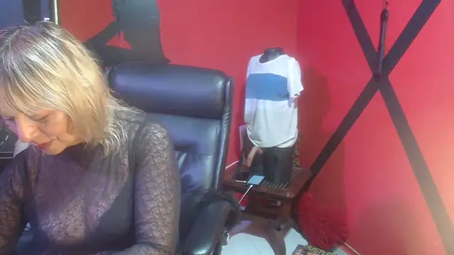 Snapshot of KLOE_PIELL chatting on November 17, 10:37 pm KLOE PIELL online show from November 17, 10:37 pm