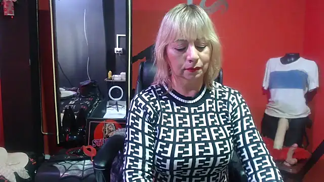 Snapshot of KLOE_PIELL chatting on November 25, 9:26 pm KLOE PIELL online show from November 25, 9:26 pm