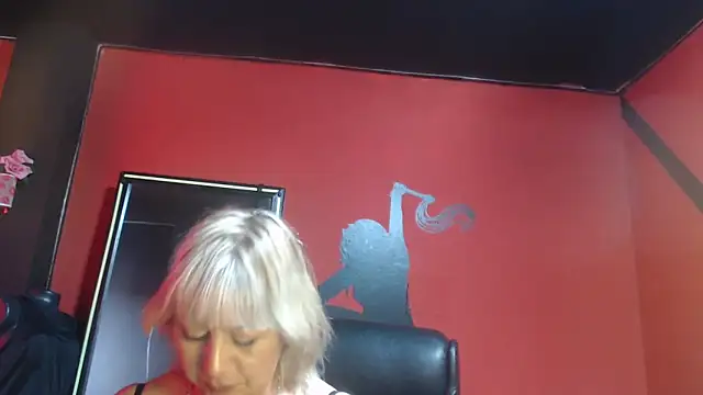 Snapshot of KLOE_PIELL chatting on December 16, 8:03 pm KLOE PIELL online show from December 16, 8:03 pm