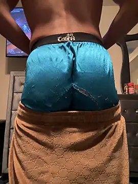 Snapshot of BubbaATL chatting on November 12, 2:12 am BubbaATL online show from November 12, 2:12 am