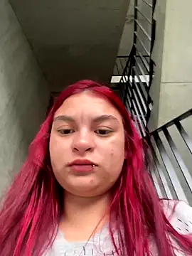 Snapshot of MiaLujan_ chatting on November 23, 11:32 am MiaLujan online show from November 23, 11:32 am