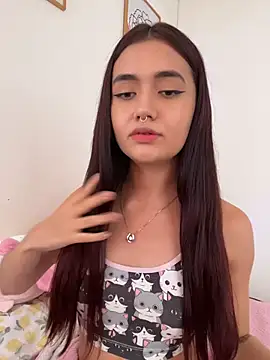 Snapshot of HallieLemon1 chatting on February 1, 8:51 pm HallieLemon1 online show from February 1, 8:51 pm