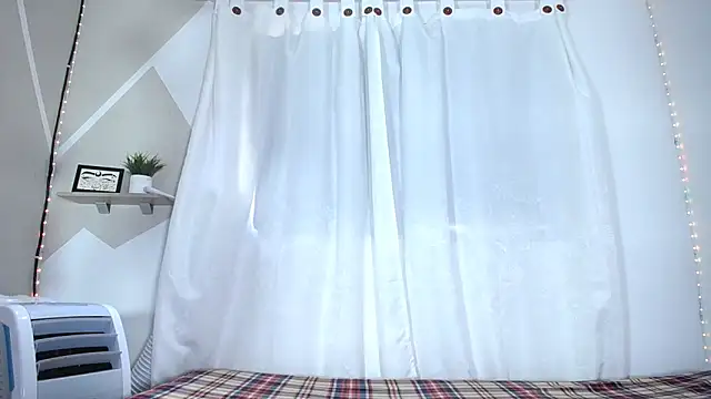 Hillary queen online show from February 20, 12:36 pm