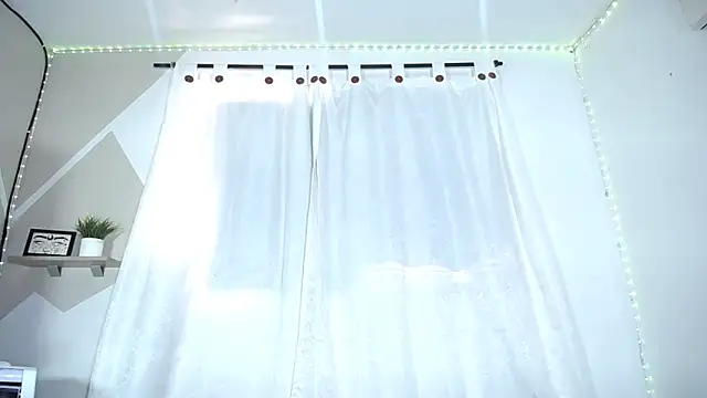 Hillary queen online show from March 13, 3:39 pm