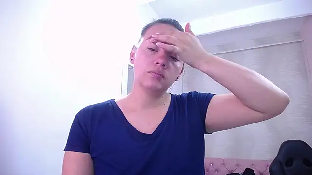 lauraguzman online show from February 27, 10:26 am