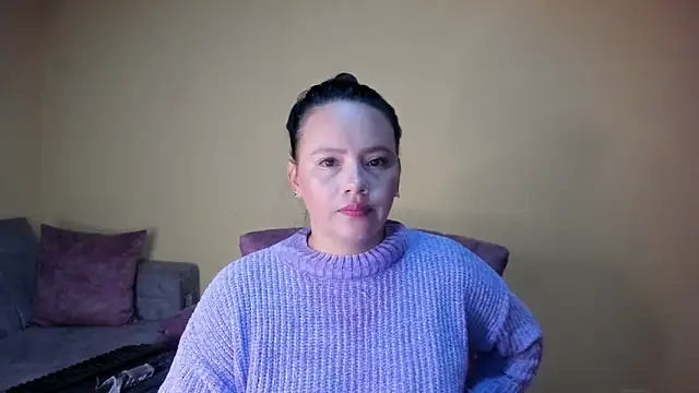 lauraguzman online show from March 19, 2:48 am