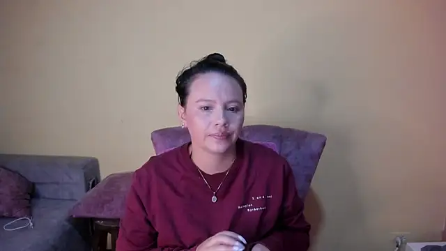 lauraguzman online show from March 27, 3:01 am