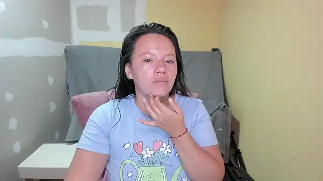 Snapshot of lauraguzman chatting on May 15, 3:57 am lauraguzman online show from May 15, 3:57 am