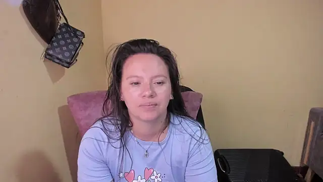 Snapshot of lauraguzman chatting on May 30, 6:32 am lauraguzman online show from May 30, 6:32 am