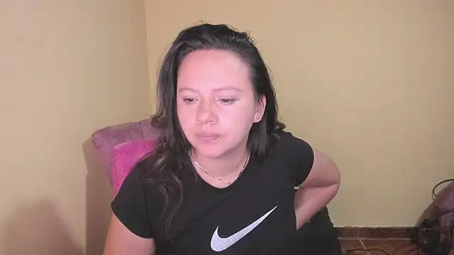 lauraguzman online show from July 9, 3:54 am
