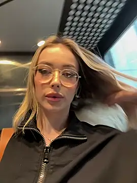 KylieJoyce online show from January 5, 6:56 am