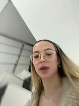 KylieJoyce online show from January 12, 5:03 am