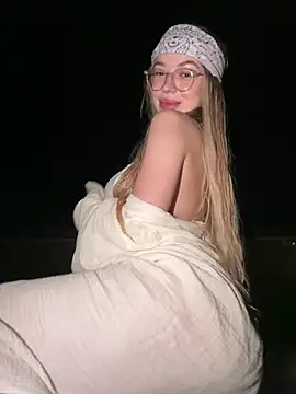 KylieJoyce online show from February 17, 8:52 am