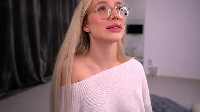 KylieJoyce online show from January 10, 9:30 pm