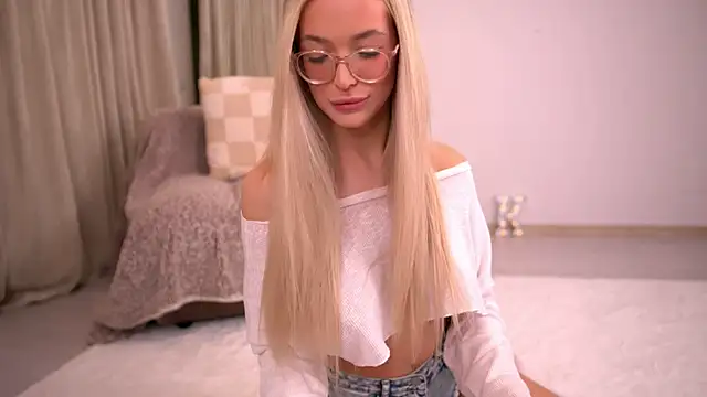 KylieJoyce online show from February 7, 9:29 pm