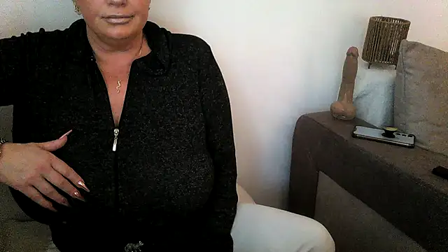 hotsierra4u online show from April 4, 8:56 am