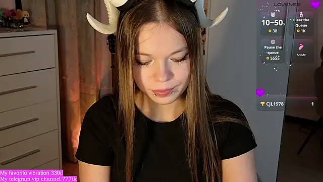 ValBae online show from September 14, 7:24 pm