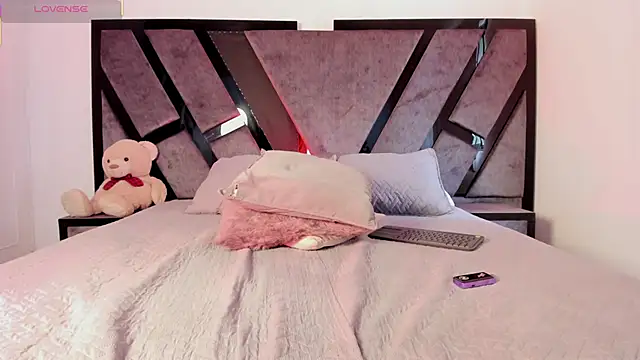 ailynBlaze online show from March 5, 5:08 pm