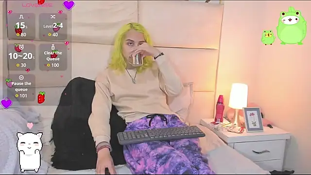 Snapshot of -kisa_ chatting on October 24, 2:19 am -kisa online show from October 24, 2:19 am