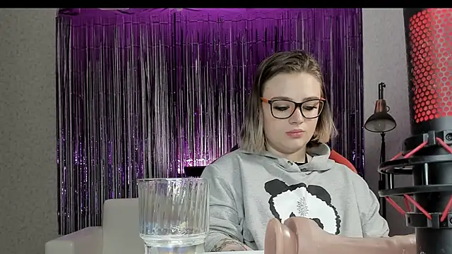 Seductive She Wolf online show from February 12, 5:15 am