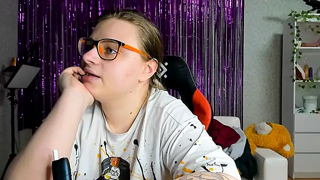 Seductive She Wolf online show from March 18, 4:04 pm