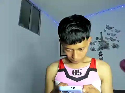 Snapshot of horny_pair chatting on April 3, 1:58 am horny pair online show from April 3, 1:58 am