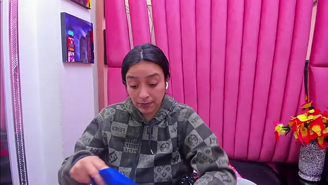 Snapshot of Sarah_Hornny chatting on February 15, 3:03 am Sarah Hornny online show from February 15, 3:03 am