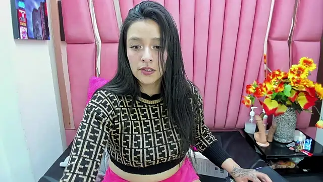 Snapshot of Sarah_Hornny chatting on March 1, 4:25 am Sarah Hornny online show from March 1, 4:25 am