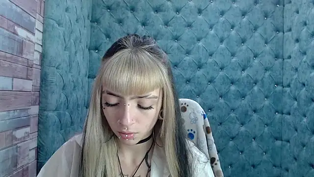 Snapshot of Samantha_Smiith chatting on October 3, 3:47 am Samantha Smiith online show from October 3, 3:47 am